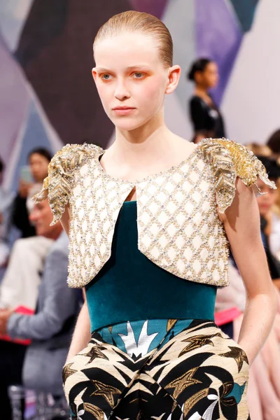 Look 11